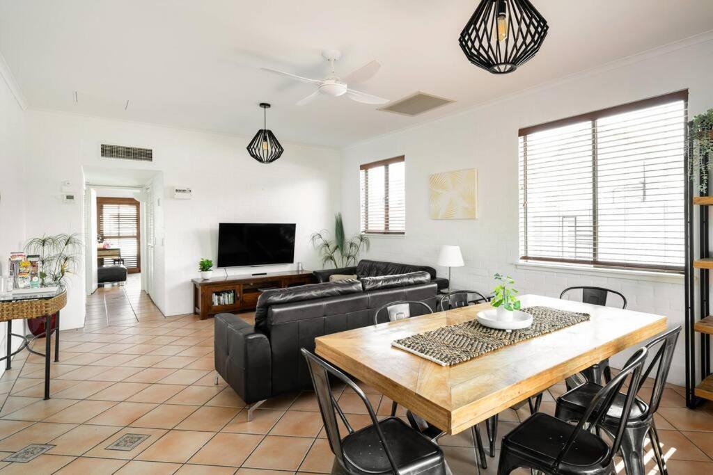 Haven On Hill - Sunset Views, Pools, Noosa Heads